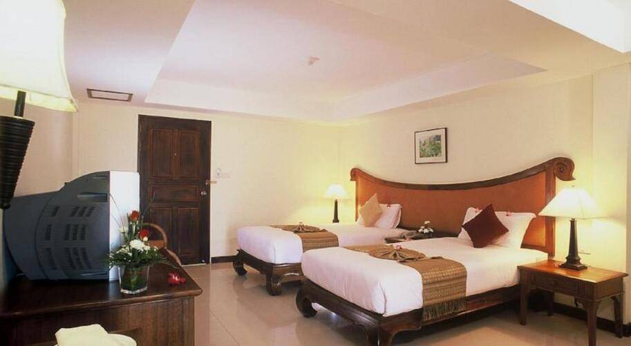 Nora Lakeview Hotel