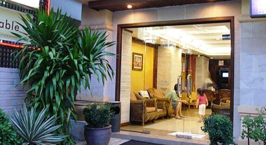 Nora Lakeview Hotel