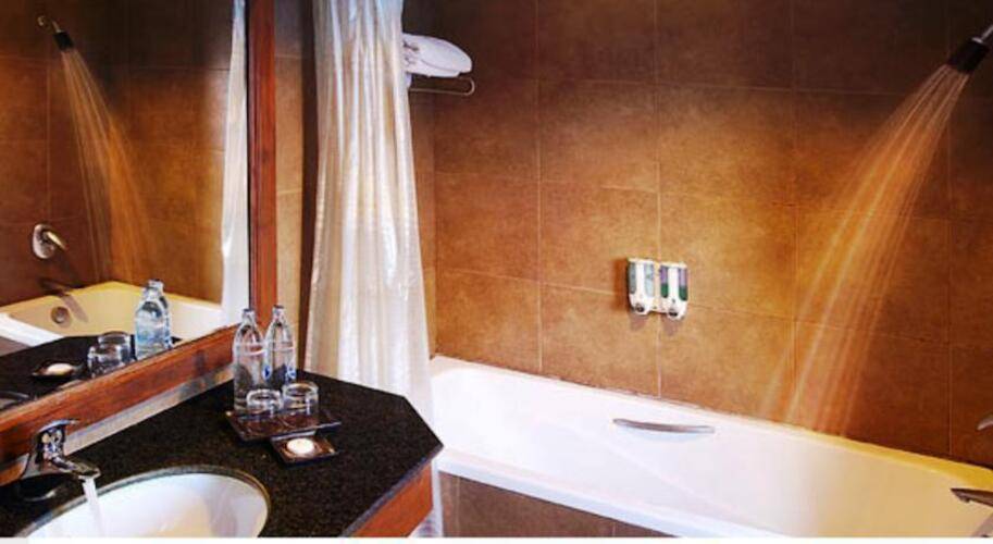 Nora Lakeview Hotel