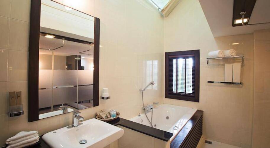 Tup Kaek Sunset Beach Resort & Spa