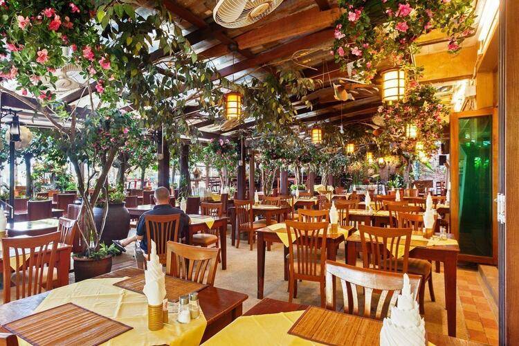 Tropica Bungalow Hotel
