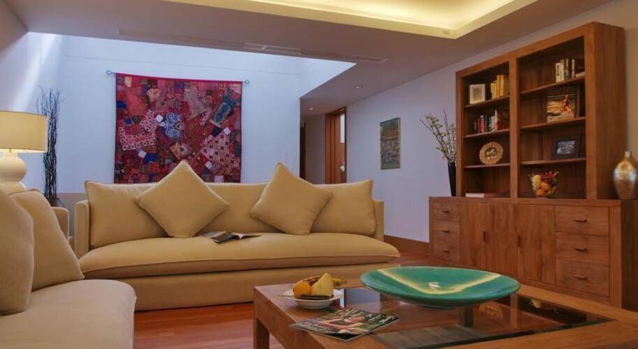 Pearl Of Naithon Hotel