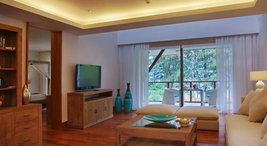 Pearl Of Naithon Hotel