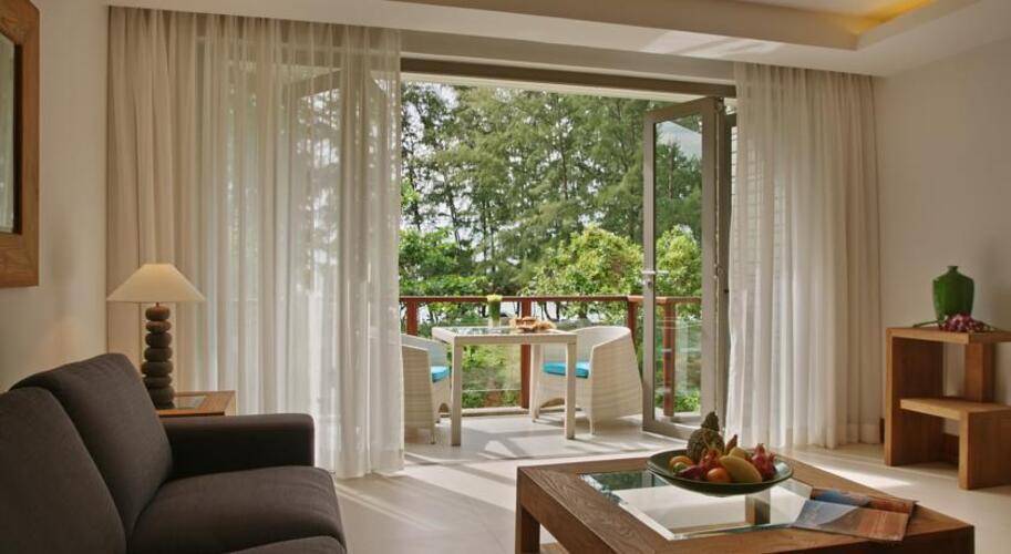 Pearl Of Naithon Hotel