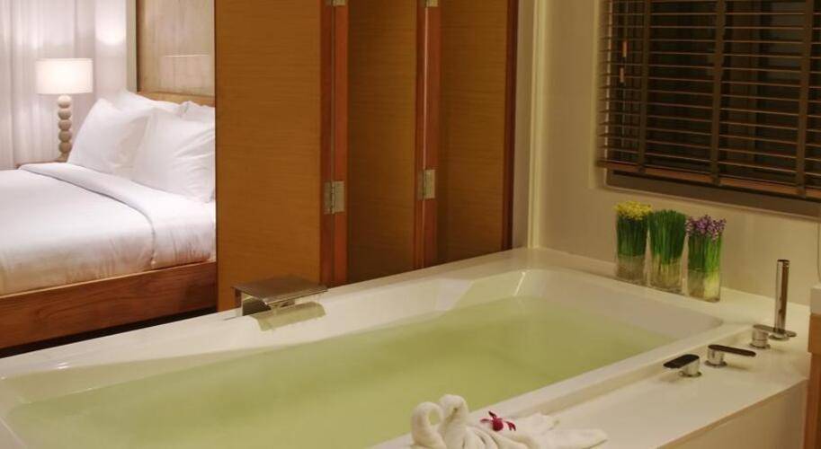 Pearl Of Naithon Hotel