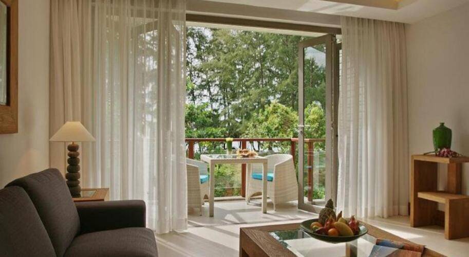Pearl Of Naithon Hotel