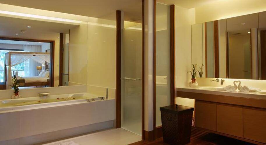 Pearl Of Naithon Hotel