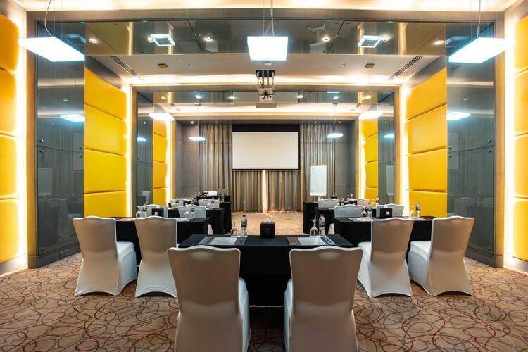 Time Grand Plaza Hotel