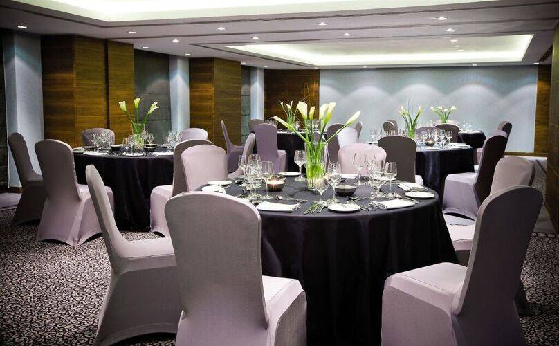 Avani Hotel Deira ( Ex. Movenpick Hotel Deira)