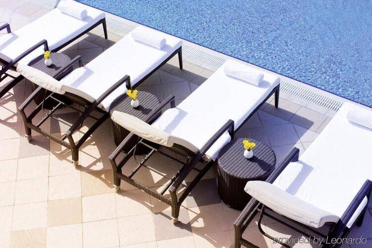 Avani Hotel Deira ( Ex. Movenpick Hotel Deira)