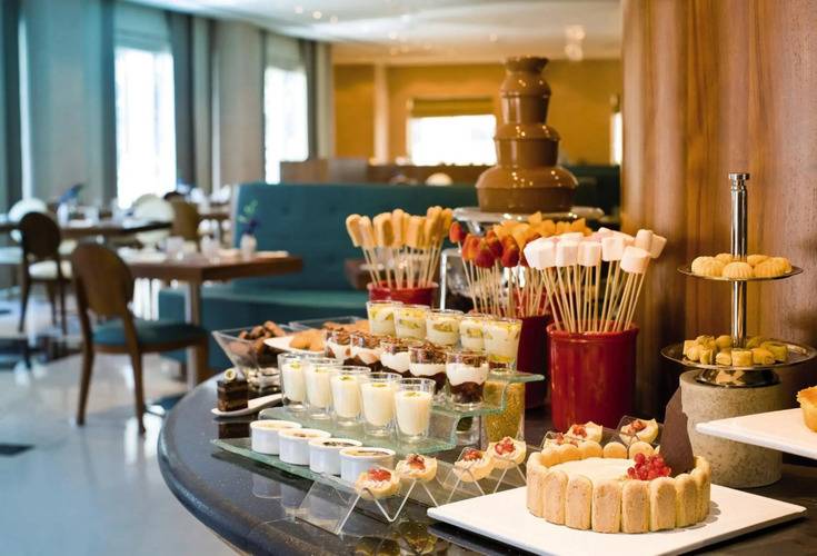 Avani Hotel Deira ( Ex. Movenpick Hotel Deira)