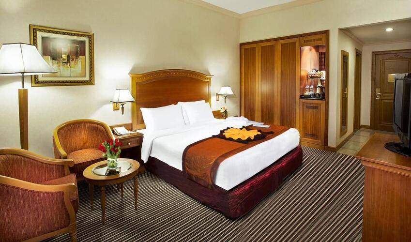 Avenue Hotel