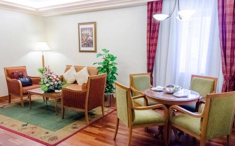 Avenue Hotel