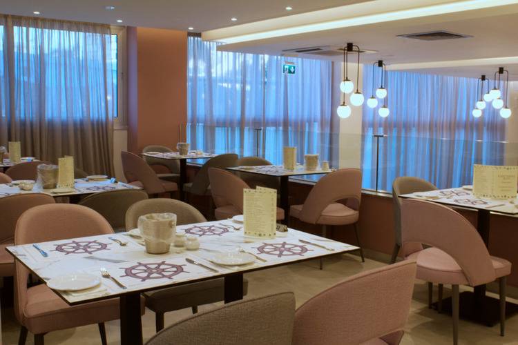 Kapetanios Bay Hotel