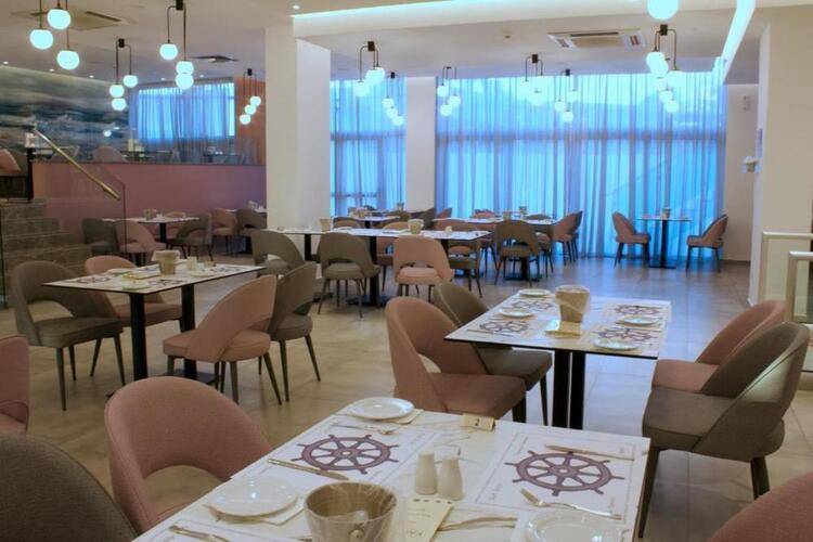 Kapetanios Bay Hotel