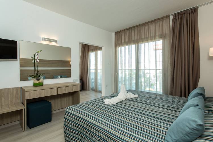 Kapetanios Bay Hotel