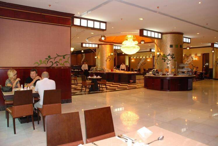 Al Bustan Tower Hotel Suites