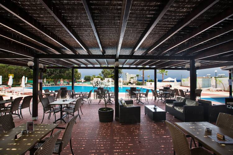 Adelais Bay Hotel
