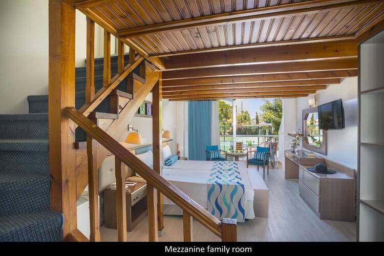 Cavo Maris Beach Hotel