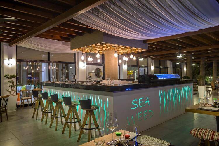 Cavo Maris Beach Hotel