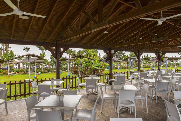 Cavo Maris Beach Hotel