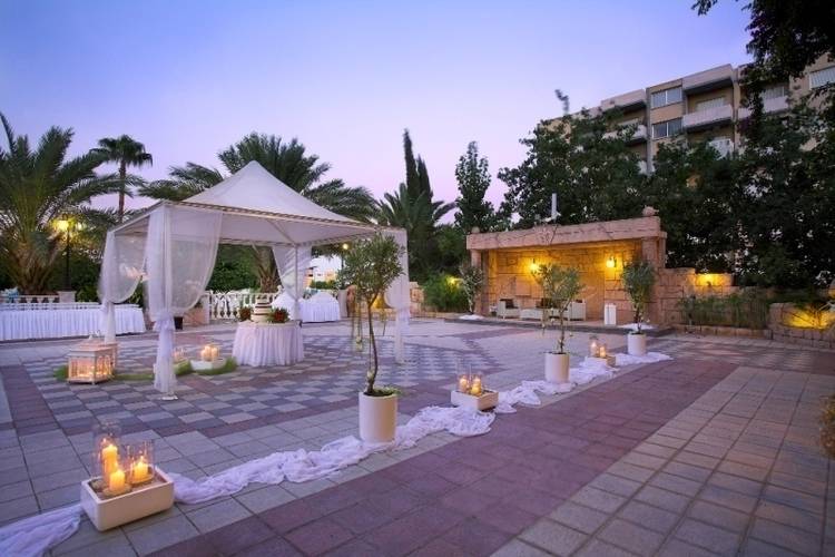 Ajax Hotel