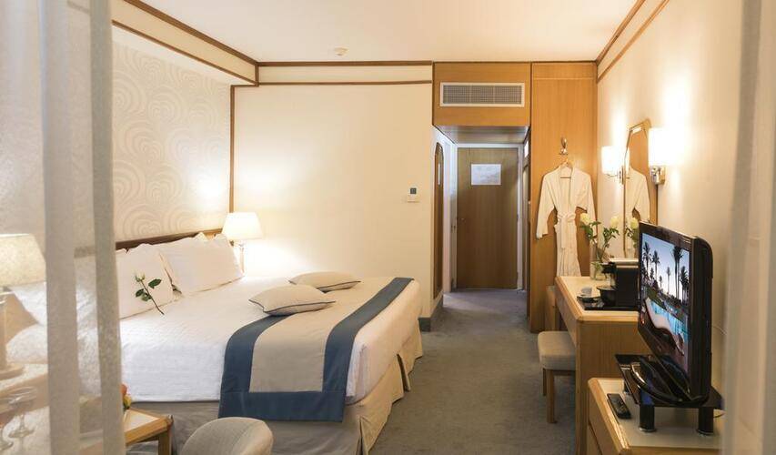 Constantinou Bros Athena Beach Hotel