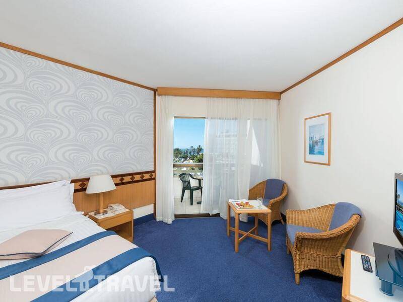 Фотография Constantinou Bros Athena Beach Hotel