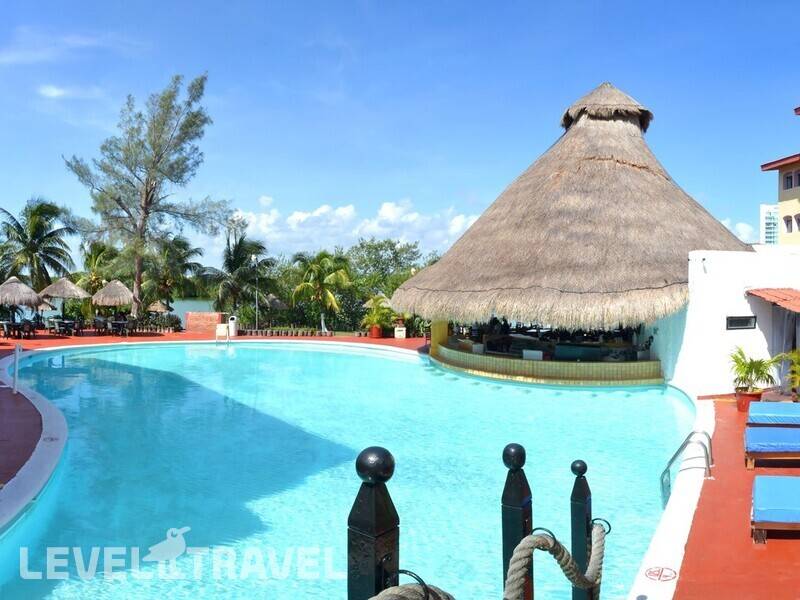 Фотография Cancun Clipper Club