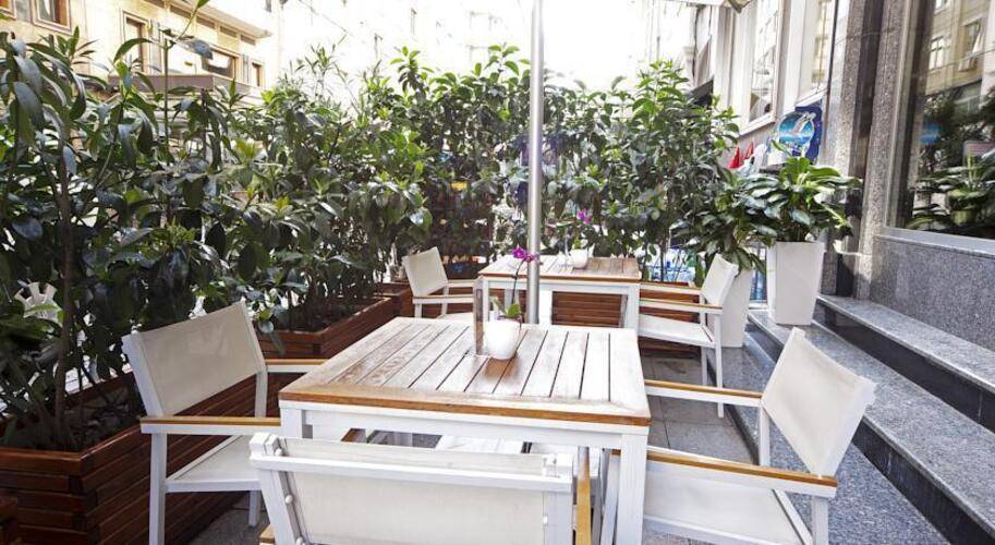 Lamartine Hotel