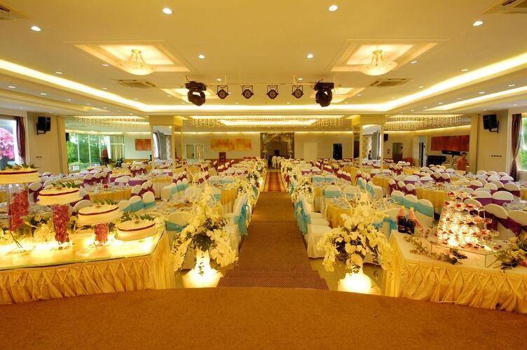 The Light Hotel & Resort