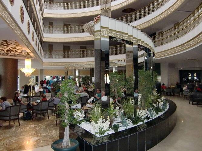 Side Crown Select Hotel