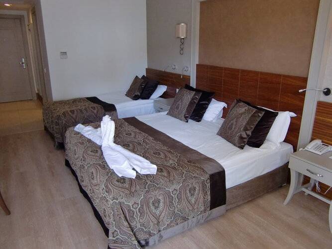 Side Crown Select Hotel