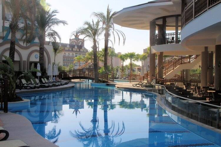 Side Crown Select Hotel