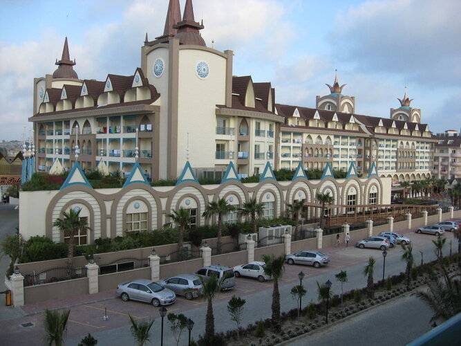 Side Crown Select Hotel