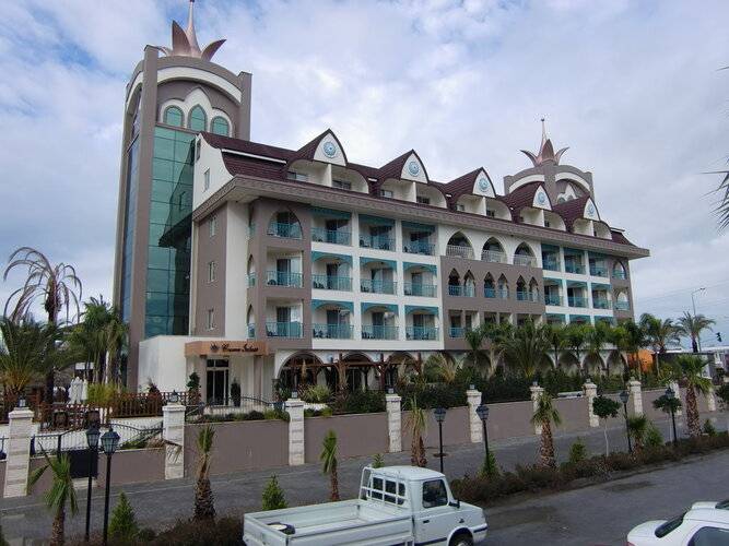 Side Crown Select Hotel