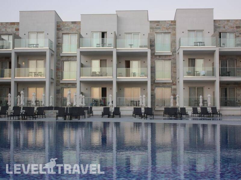 Фотография Amphora Beach Resort & Suites