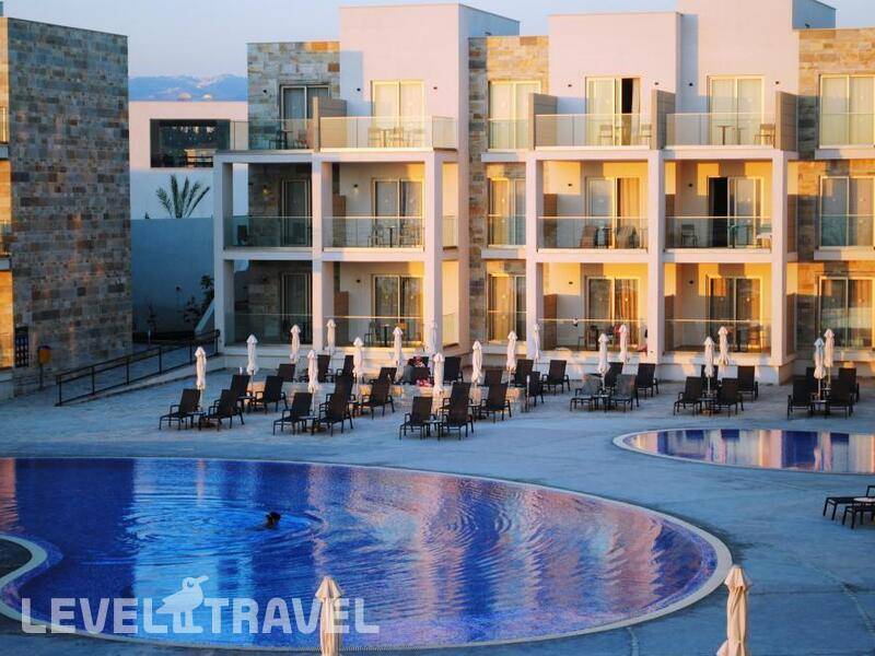Фотография Amphora Beach Resort & Suites