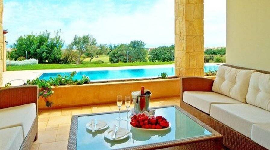 Holiday Villas Aphrodite Hills 4★, Пафос