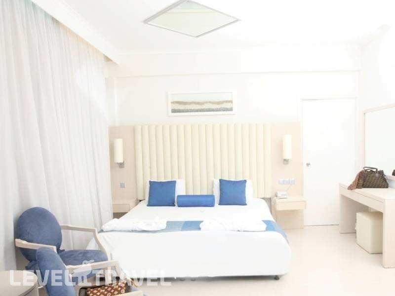 Фотография Vrissiana Beach Hotel