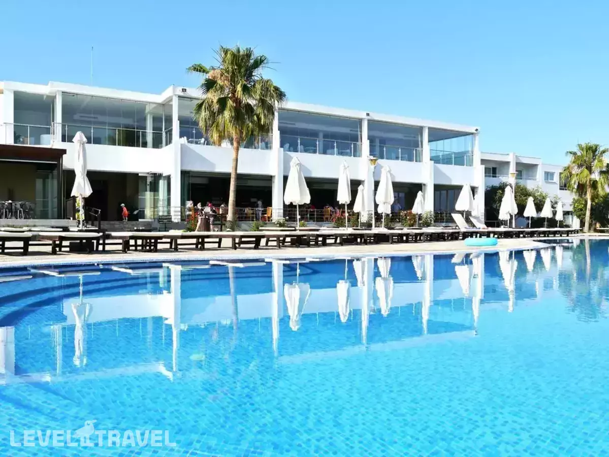 Theo Sunset Bay Holiday Village