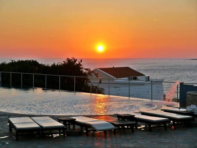Theo Sunset Bay Holiday Village