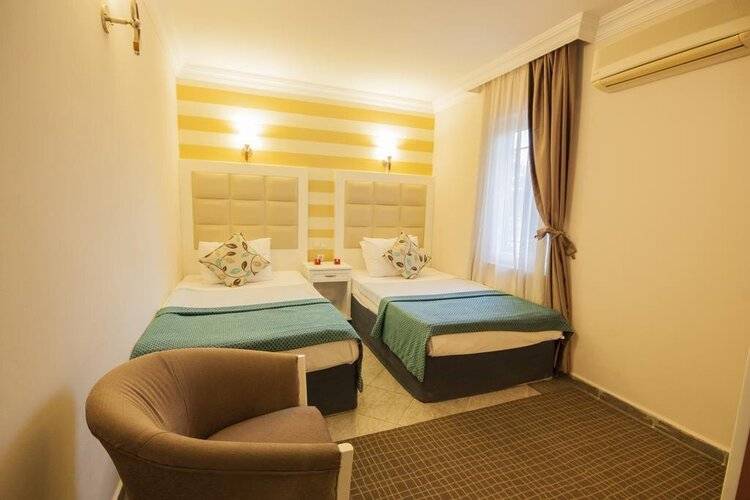 Moonshine Hotel & Suites