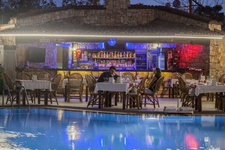 Moonshine Hotel & Suites