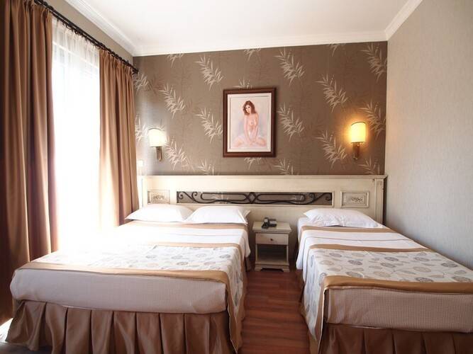 Romance Hotel