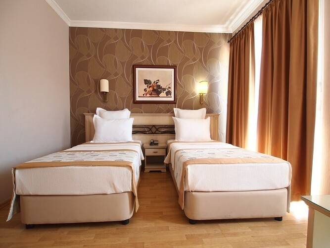 Romance Hotel