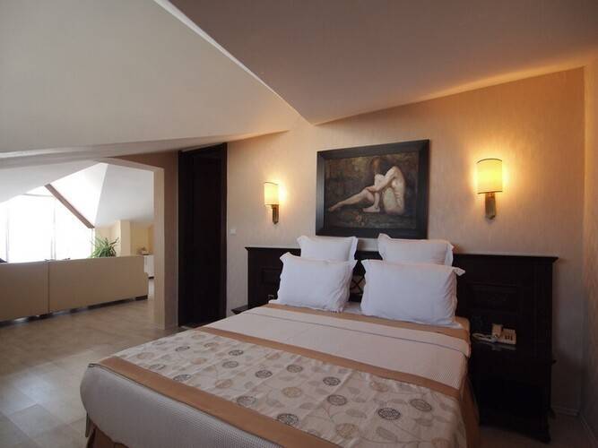 Romance Hotel