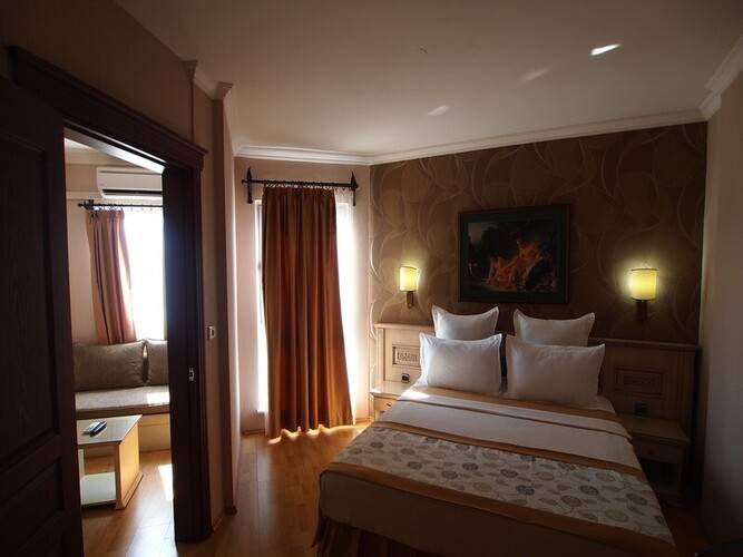 Romance Hotel