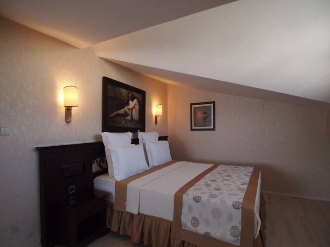 Romance Hotel