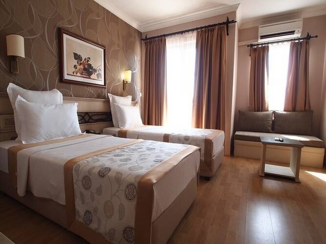 Romance Hotel